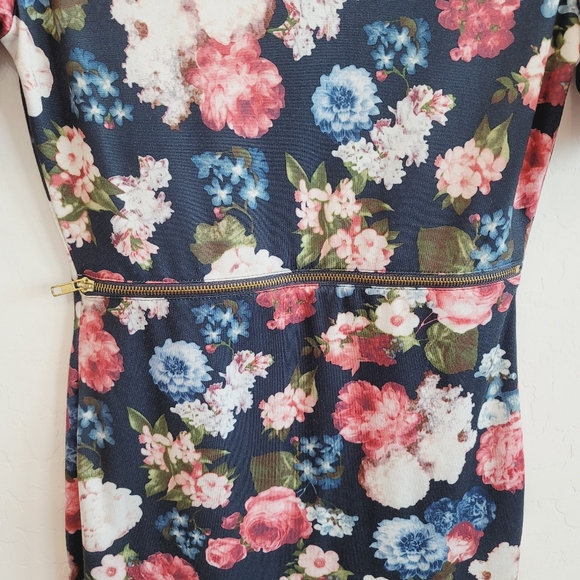 💕Forever 21 Floral Print Horizontal Zipper in The Front Dress Women's Sz Medium - Picture 7 of 10